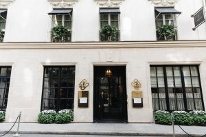 fachada do hotel em Paris