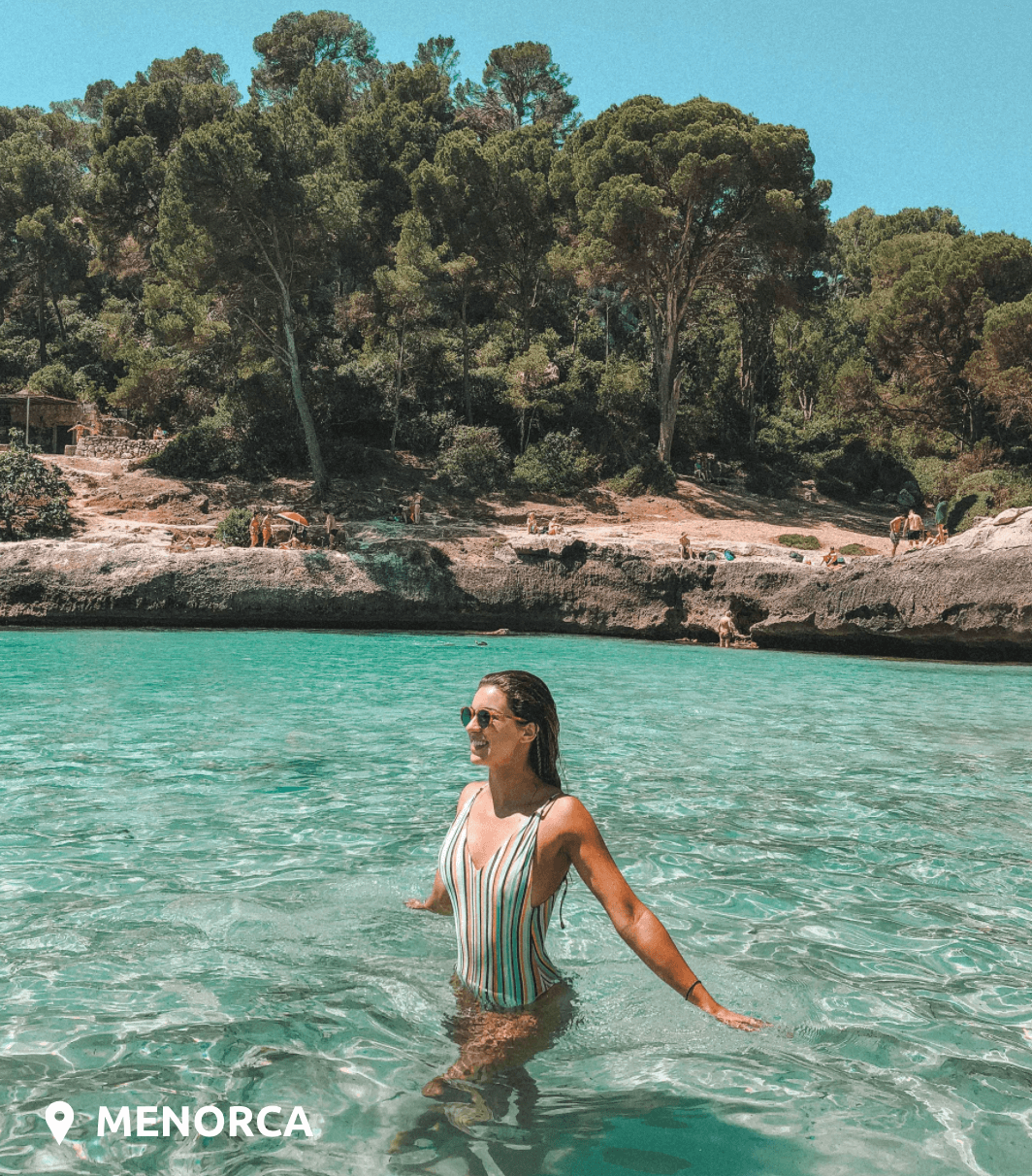 Raquel em Praia em Menorca
